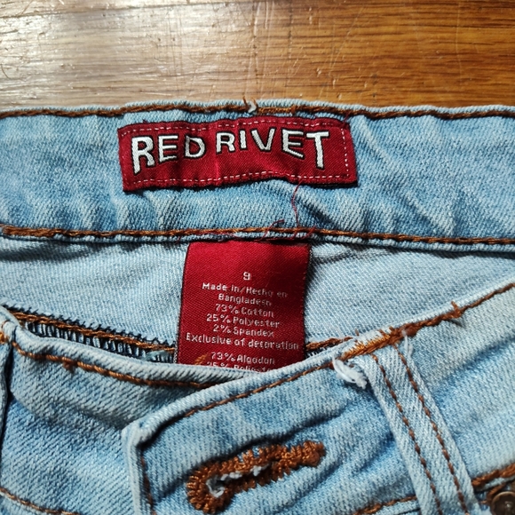 Women's red rivet capri jeans size 9 - Picture 2 of 6